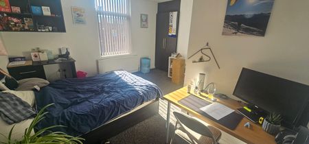 2 Bed - Flat 2, 24 Kensington Terrace, Hyde Park, Leeds - LS6 1BE - Student - Photo 3