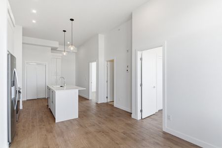 1516, 395 Skyview Parkway NE - 1 - Photo 2