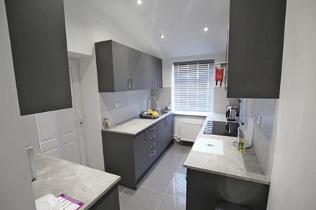 1 bedroom in a house share to rent - Photo 3