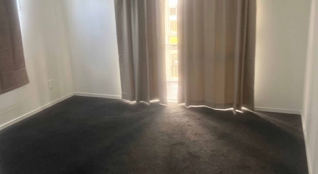 3 bedroom house with 2 bedrooms studio - Photo 1