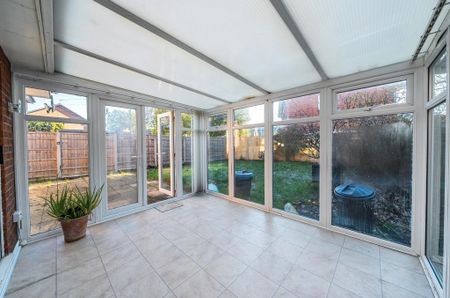 4 bedroom detached house to rent - Photo 2