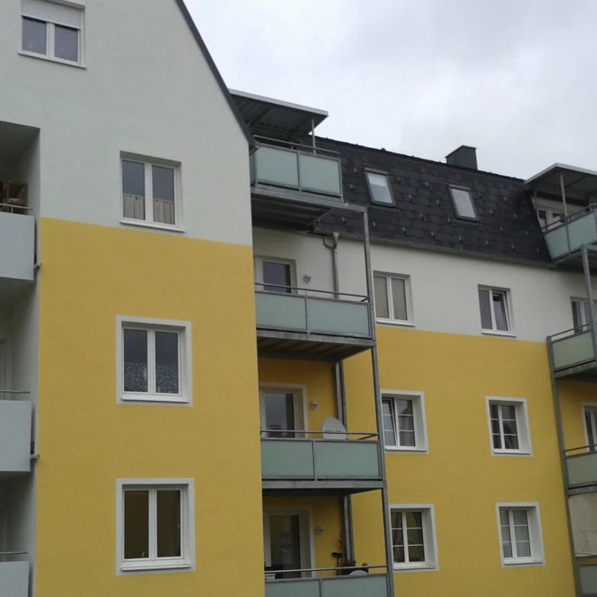 Große, sonnige 4-Zimmer-Wohnung mit Balkon im Dachgeschoss mit Küche in ruhiger Wohnlage Ried - Photo 1