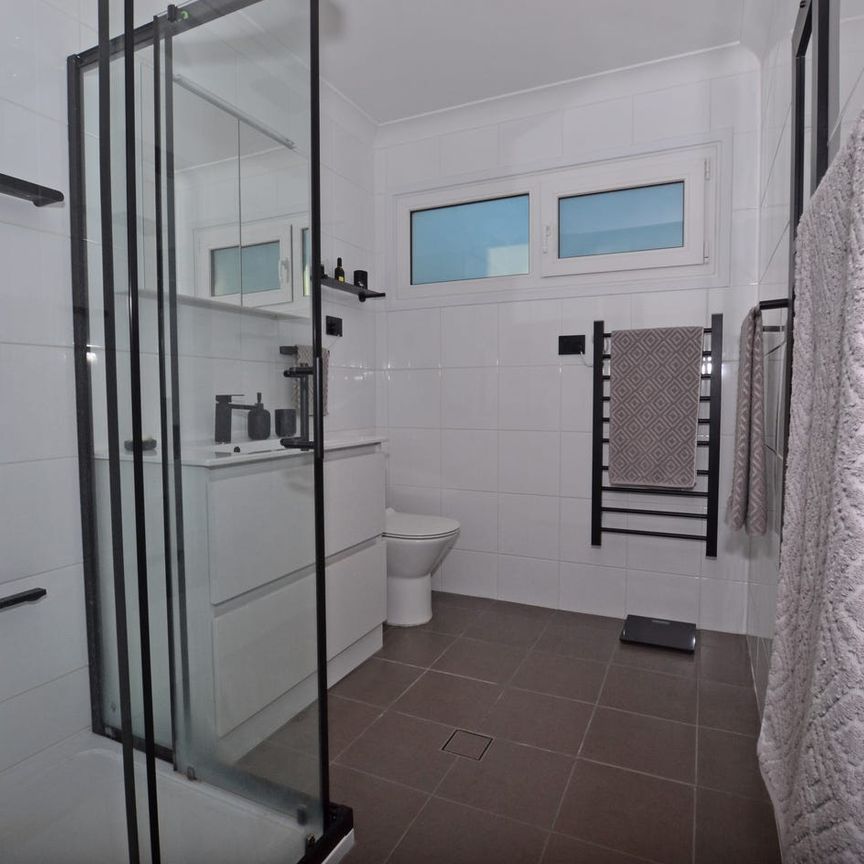 STORYBOOK CHARM : UNFURNISHED 13 WEEK RENTAL ONLY - AVAIL 4TH DEC - Photo 1