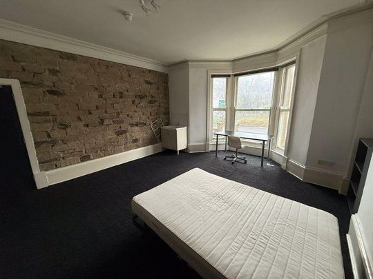 Mixed use to rent - Photo 1