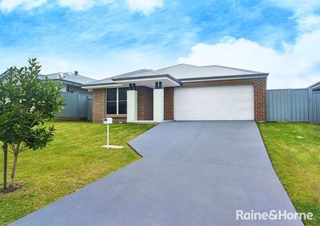 Beautifully Presented Home in a Family-Friendly Area - Photo 3