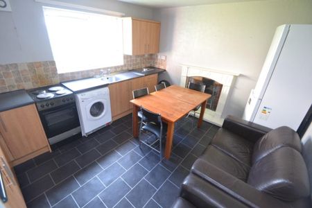 4 bedroom detached house to rent - Photo 4