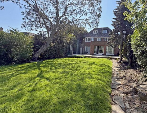 Chalton Drive Hampstead Garden Suburb N2 - Photo 1