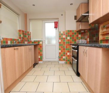 3 bedroom semi-detached house to rent - Photo 5