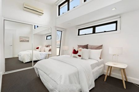 Striking Style, Sophisticated Living - Spacious Three-Level Townhouse! - Photo 2