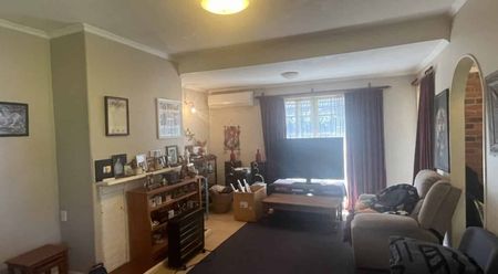 Four Bedroom Home - Rosyln - Photo 4