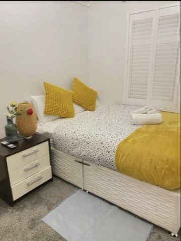 4 bedroom end of terrace house to rent - Photo 4