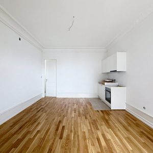 Bel appartement de 1.5 pièce entièrement rénové au 4ème étage. - Photo 2