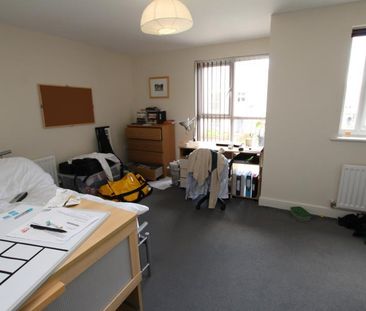 1 bedroom in a house share to rent - Photo 2