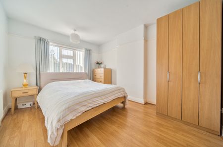 4 bedroom semi-detached house to rent - Photo 4