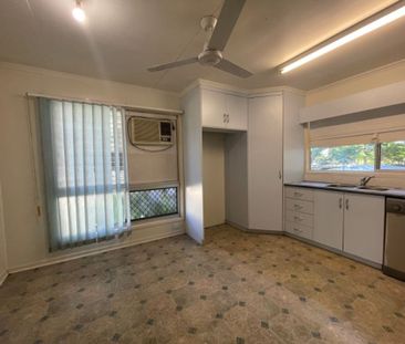 3 Bedroom House Neat & Tidy with Outdoor Area Undercover - Photo 2