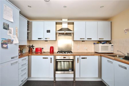 Thorpe Road, Staines-upon-Thames, Surrey, TW18 3HT - Photo 2