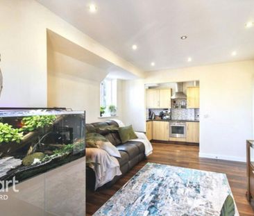 2 bedroom block of apartments to rent - Photo 6