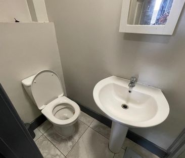 1 bedroom in a house share to rent - Photo 6