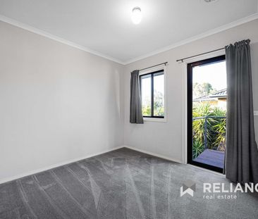 Great Family Home in Sanctuary Lakes Estate! - Photo 6