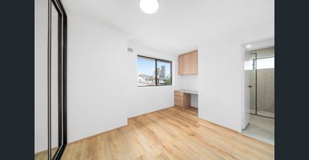 Fully renovated one bedroom apartment in great location - Photo 3