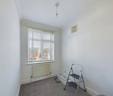 3 bedroom end of terrace house to rent - Photo 4