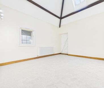 Brookthorpe, Gloucester - Photo 2