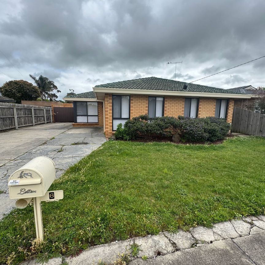 3 BEDROOM FAMILY HOME - Photo 1