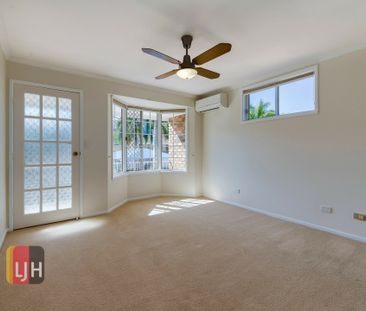 3 BEDROOM TOWNHOUSE WITH COMPLEX POOL AND TENNIS COURT ! - Photo 3