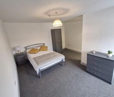 5 bedroom house of multiple occupation to rent - Photo 1
