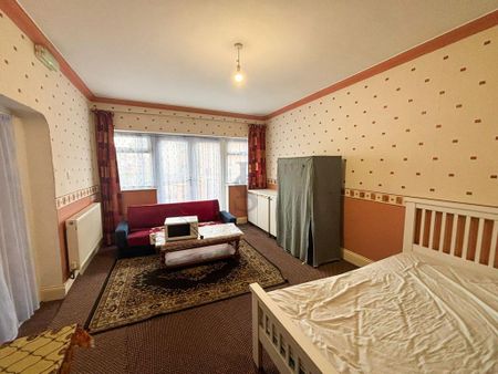 1 bedroom in a house share to rent - Photo 5