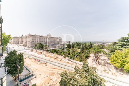 Flat for rent with views in Palacio (Madrid) - Photo 4