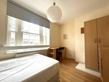4 bedroom flat to rent - Photo 3