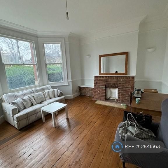 1 bedroom in a flat share to rent - Photo 1