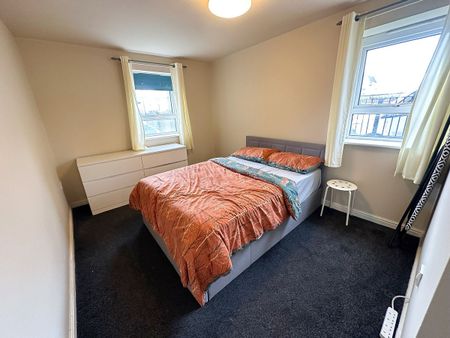 Goresbrook Road, Dagenham, RM9 - Photo 4