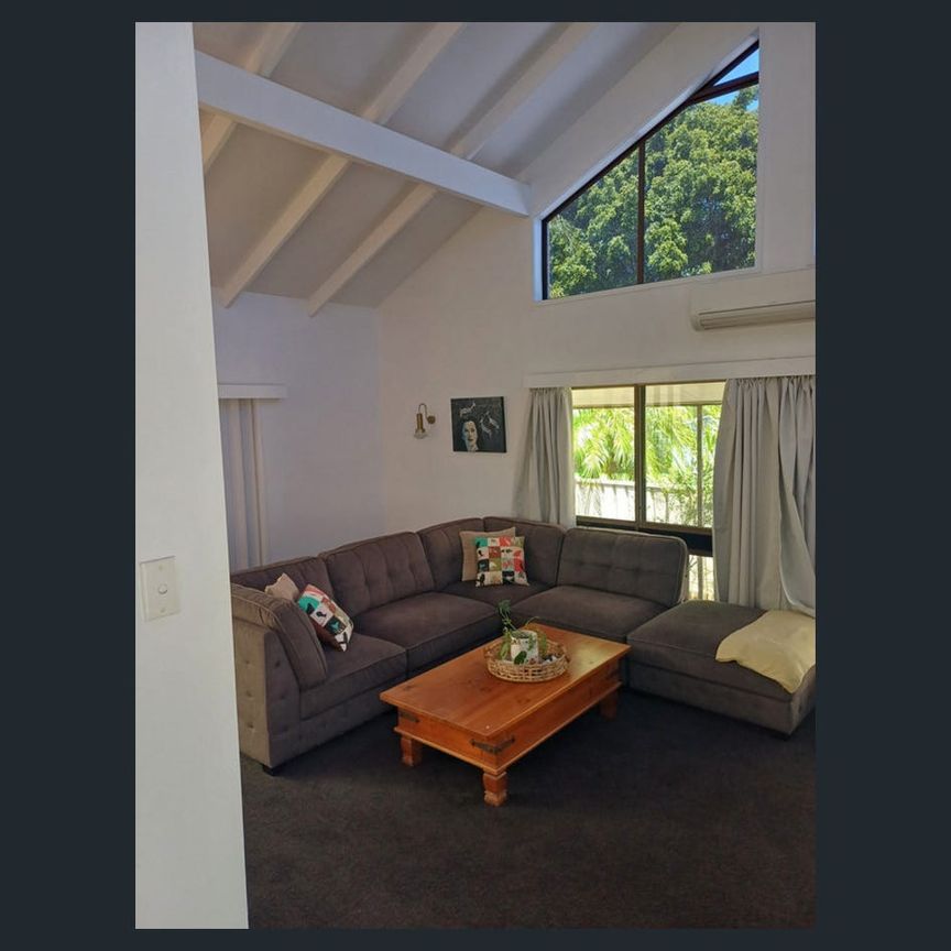 Spacious 4 Bedroom Family Home - Photo 1