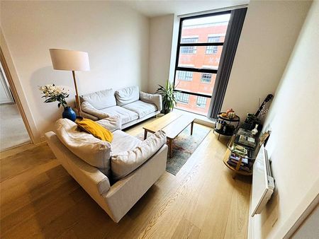 AVAILABLE NOV 27TH | FULLY FURNISHED | TWO DOUBLE BEDROOM | LOCATED IN THE PHOTOGRAPHIC WORKS DEVEOLPMENT | EXCELLENT TRANSPORT CONNECTIONS - Photo 2