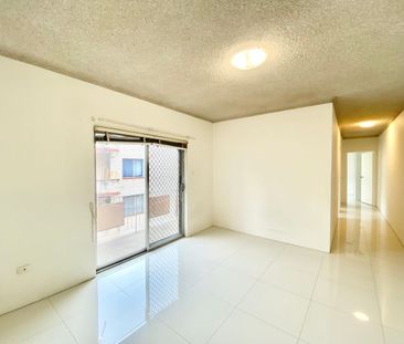 Renovated 2 Bedroom Unit - Photo 3