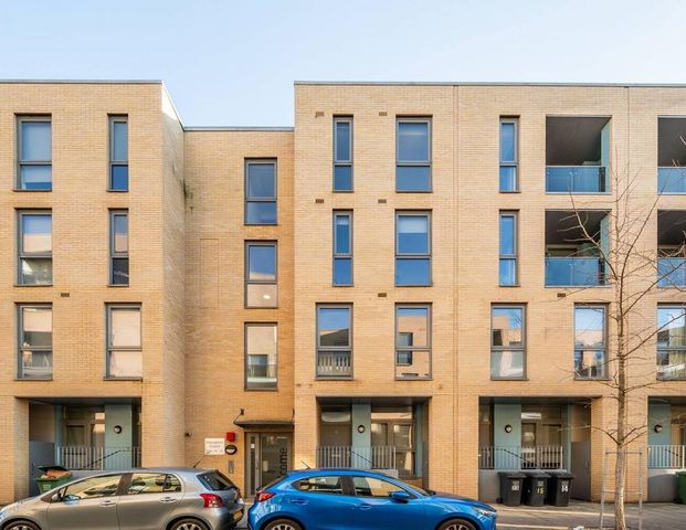 3 bedroom flat to rent - Photo 1