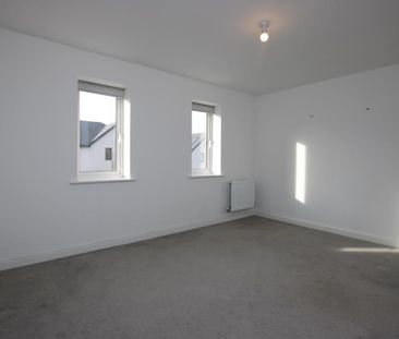 4 bedroom semi-detached house to rent - Photo 5