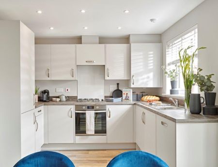 3 bedroom semi-detached house to rent - Photo 2