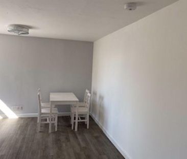 4 bedroom apartment to rent - Photo 2