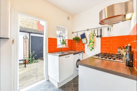 2 Bed Flat, Franciscan Road, SW17 - Photo 5