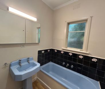 625 Elgar Rd, Mont Albert North VIC 3129 - House For Rent | Domain - Photo 6