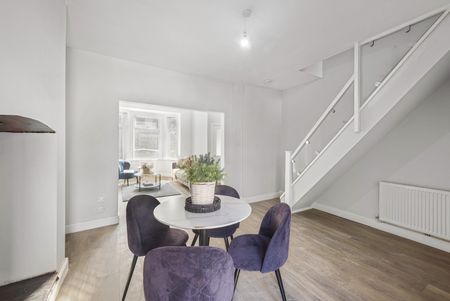 3 Bed End Terrace, Kennedy Road, M5 - Photo 4