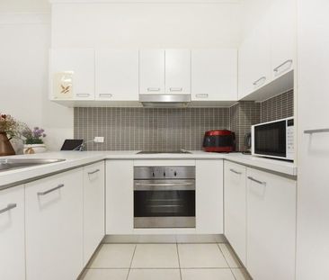 Spacious, Fully Furnished Double-Storey 2-Bedroom Townhouse - Avail... - Photo 2