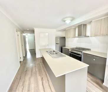 39 Jade Crescent, Cobblebank VIC - Photo 3