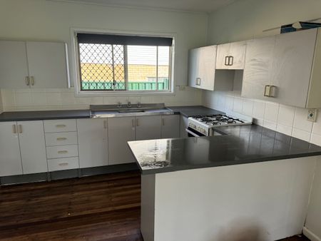 Great Position - month lease - Photo 2