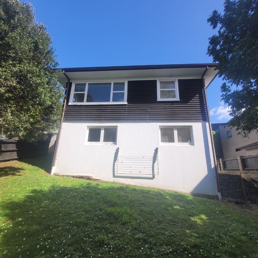 Large spacious 5 Bedroom home - Photo 1