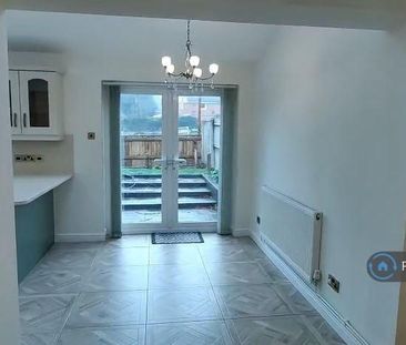 4 bedroom detached house to rent - Photo 3