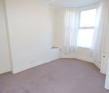 Churchill Avenue, Birkenhead - Photo 4